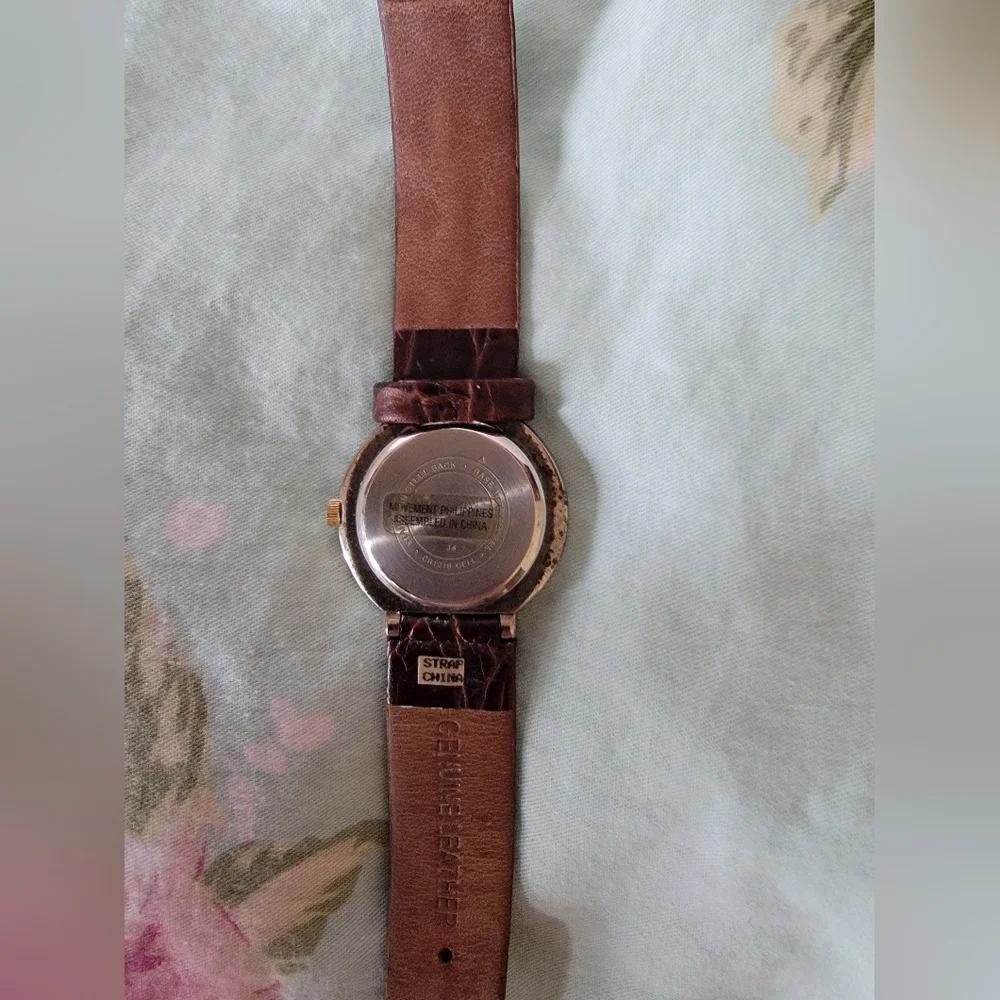 Timex Vintage Leather Silver Tone Watch - Picture 14 of 16